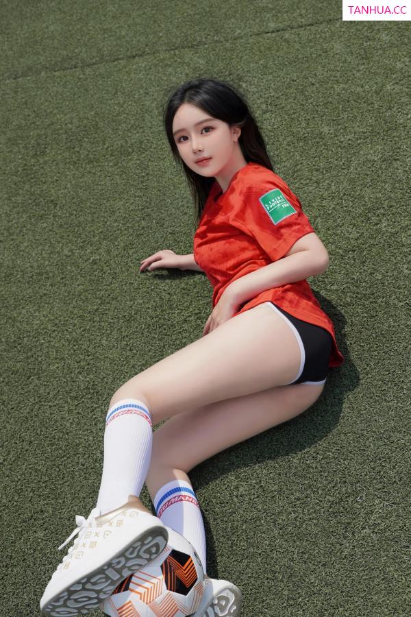   [XiuRen]高清写真图 2024.06.20 No.8733 小薯条nienie 美腿丝袜第20张图片